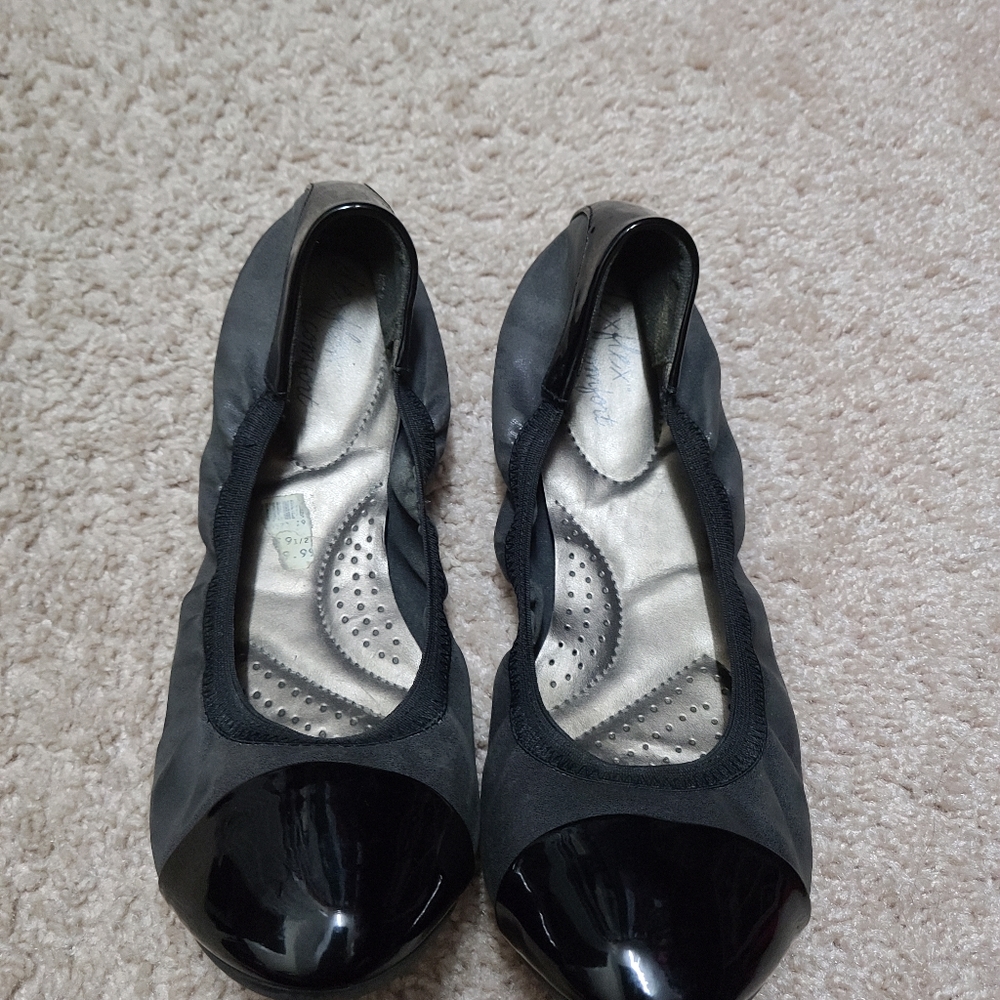Dexflex Gray and Black Flats